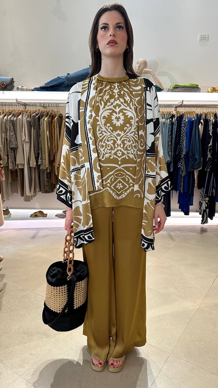 KIMONO CORTO CON FANTASIE CONTRASTATE