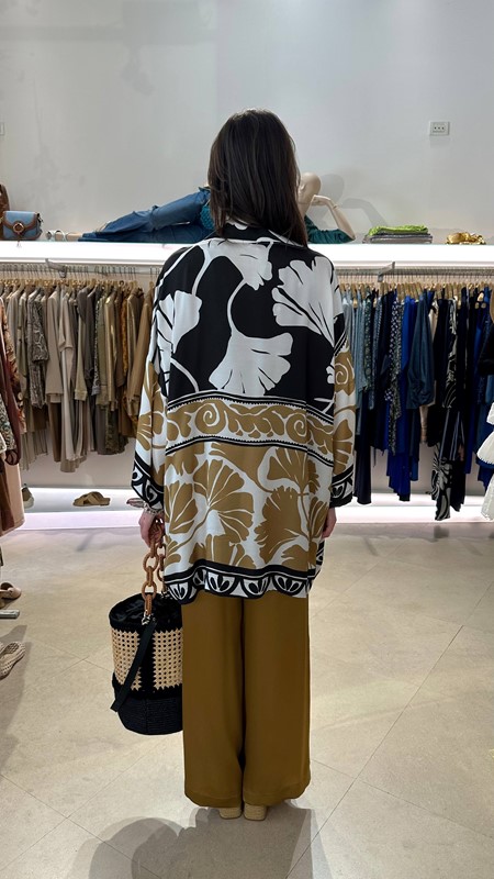 KIMONO CORTO CON FANTASIE CONTRASTATE