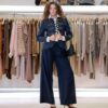 BLAZER IN DENIM CON RICAMI IN ORO E LUNGHEZZA ASIMMETRICA