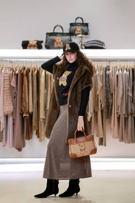 MAGLIONE COLLO ALTO CON L'ICONICO ORSETTO MARVIN